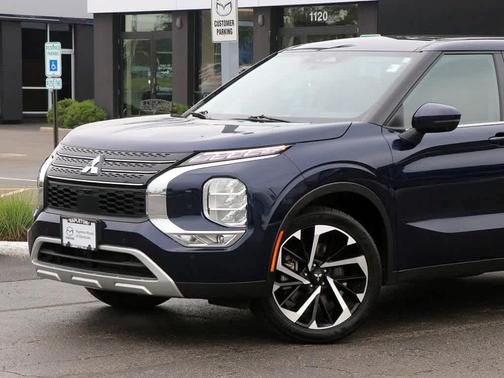 2023 Mitsubishi Outlander SE