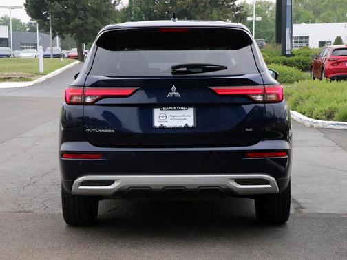 2023 Mitsubishi Outlander SE