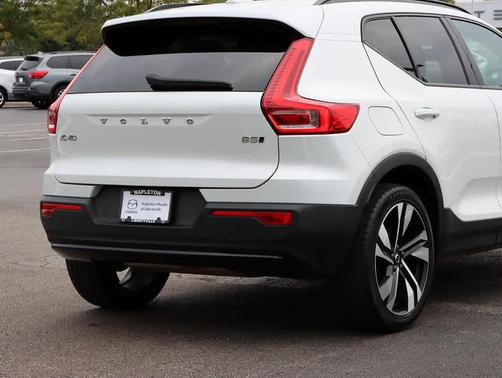 2023 Volvo XC40 B5 Plus Dark Theme