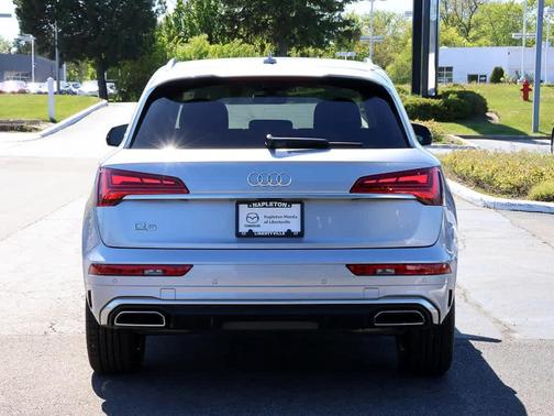 Florett Silver Metallic 2023 Audi Q5 45 S line quattro Premium