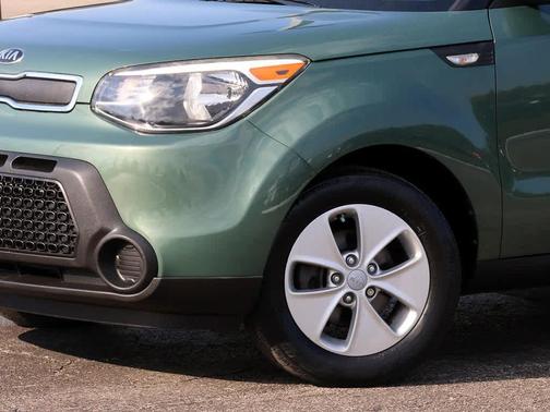 Green 2014 Kia Soul Base
