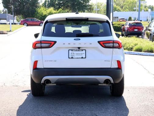 Oxford White 2023 Ford Escape Active