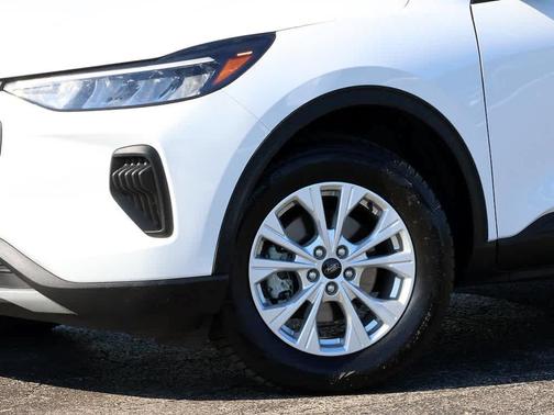 Oxford White 2023 Ford Escape Active