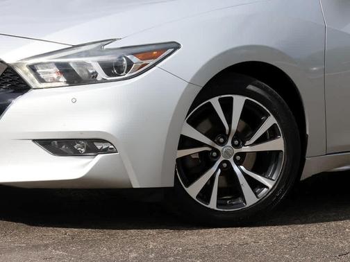 Brilliant Silver 2016 Nissan Maxima 3.5 SV