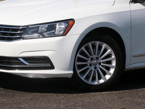 2017 Volkswagen Passat 1.8T SE