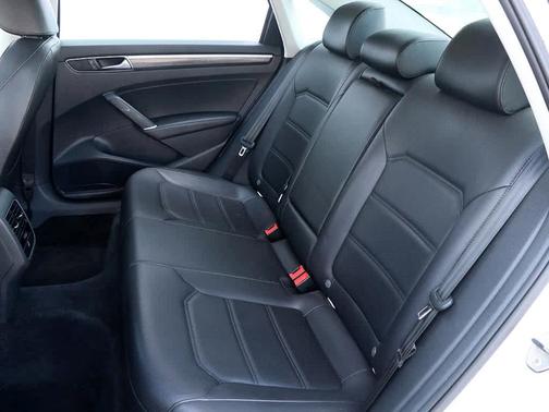 2017 Volkswagen Passat 1.8T SE