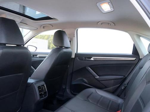 2017 Volkswagen Passat 1.8T SE