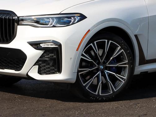 2021 BMW X7 M50i