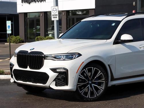 2021 BMW X7 M50i