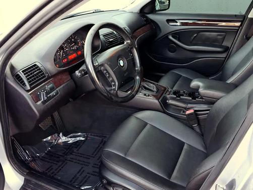 2005 BMW 325 i