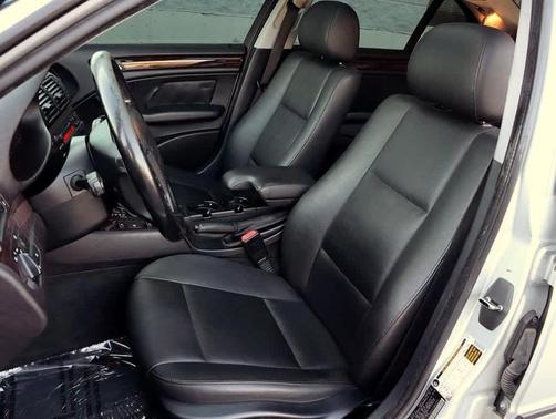 2005 BMW 325 i