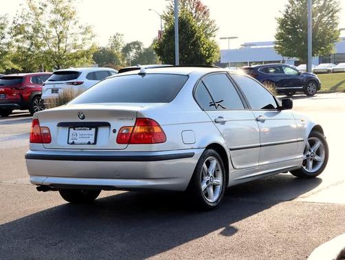 2005 BMW 325 i