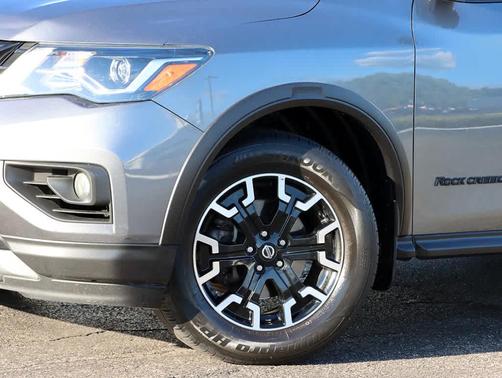 2020 Nissan Pathfinder SL