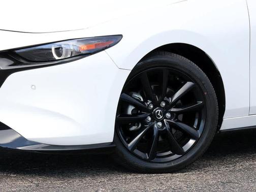 Snowflake White Pearl 2022 Mazda Mazda3 AWD w/Premium Package