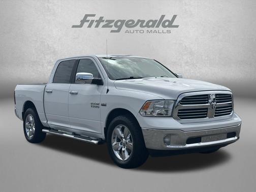 Bright White Clearcoat 2018 RAM 1500 Big Horn
