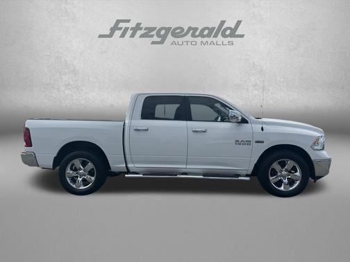 Bright White Clearcoat 2018 RAM 1500 Big Horn