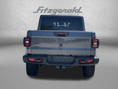 Granite Crystal Metallic Clearcoat 2026 Jeep Gladiator Rubicon