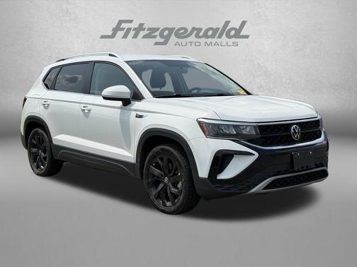 White 2024 Volkswagen Taos 1.5T SE