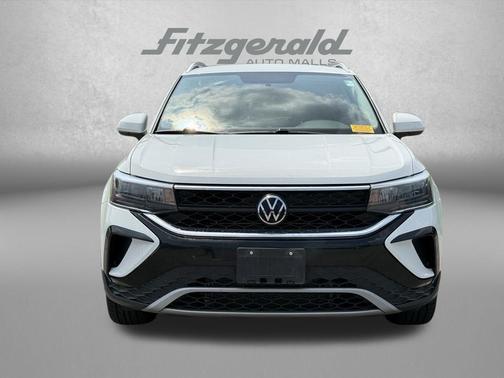White 2024 Volkswagen Taos 1.5T SE