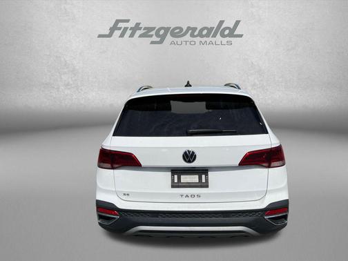 White 2024 Volkswagen Taos 1.5T SE