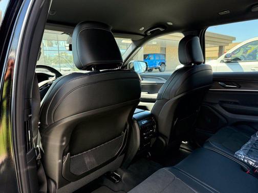High Gloss Black 2027 Jeep Grand Cherokee L Laredo