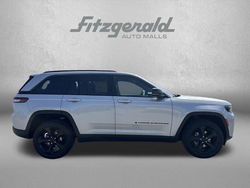 Silver Zynith 2026 Jeep Grand Cherokee Limited