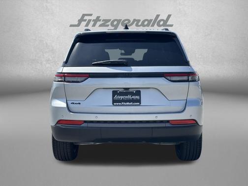 Silver Zynith 2026 Jeep Grand Cherokee Limited