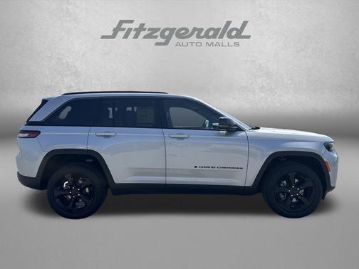 Silver Zynith 2026 Jeep Grand Cherokee Limited
