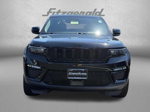 Diamond Black Crystal Pearlcoat 2023 Jeep Grand Cherokee Limited