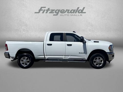 Bright White Clearcoat 2024 RAM 2500 Big Horn Crew Cab 4x4 6'4' Box