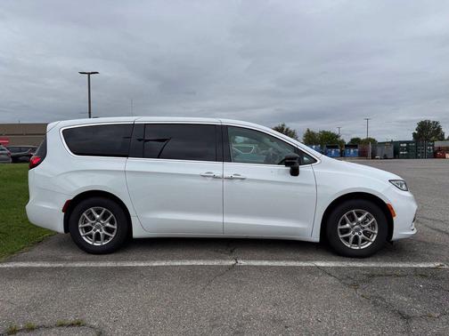 Bright White Clearcoat 2024 Chrysler Pacifica Touring L