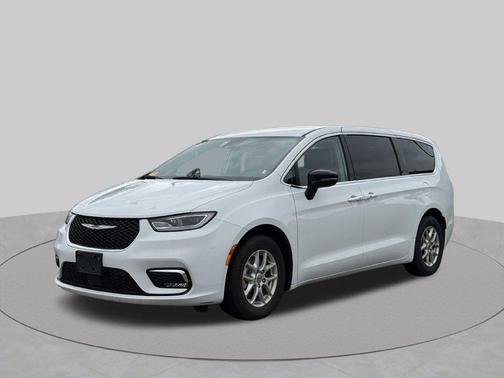Bright White Clearcoat 2024 Chrysler Pacifica Touring L