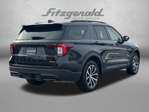AGATE BLACK METALLIC 2025 Ford Explorer ST-Line