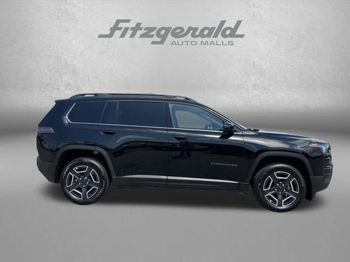 Diamond Black Crystal Pearlcoat 2026 Jeep Cherokee Laredo 4x4