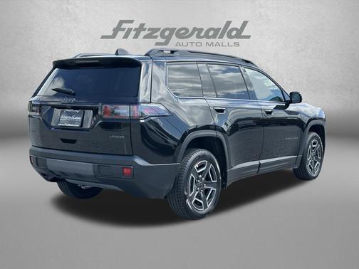 Diamond Black Crystal Pearlcoat 2026 Jeep Cherokee Laredo 4x4