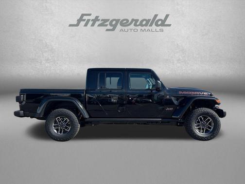 Black Clearcoat 2026 Jeep Gladiator Mojave 4x4