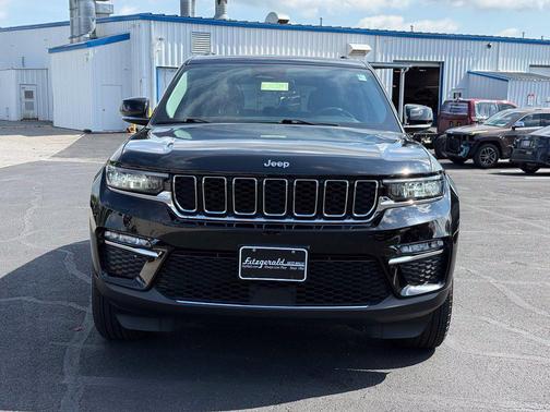 Diamond Black Crystal Pearlcoat 2023 Jeep Grand Cherokee Limited