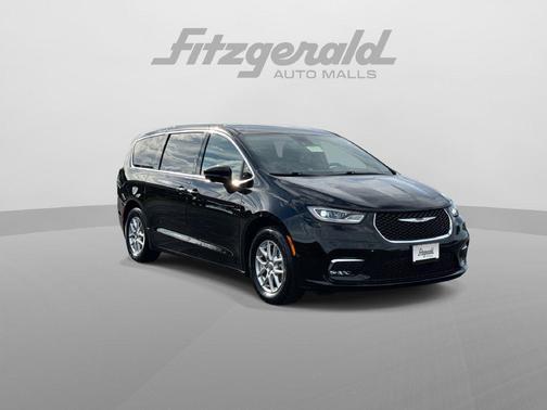 Diamond Black Crystal Pearlcoat 2024 Chrysler Pacifica Touring