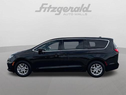 Diamond Black Crystal Pearlcoat 2024 Chrysler Pacifica Touring