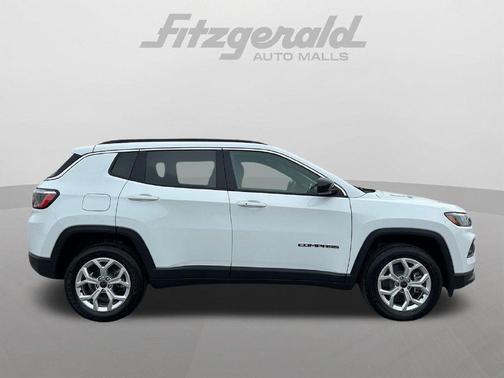 Bright White Clearcoat 2026 Jeep Compass Latitude