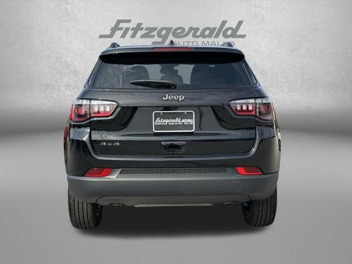 Diamond Black Crystal Pearlcoat 2026 Jeep Compass Latitude