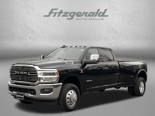 Diamond Black Crystal Pearlcoat 2024 RAM 3500 Laramie Crew Cab 4x4 8' Box