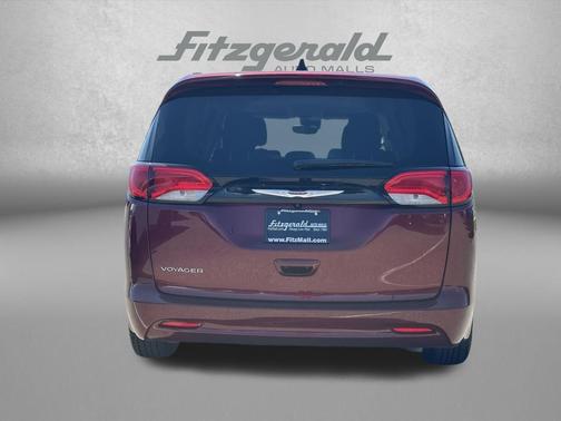 Velvet Red Pearlcoat 2023 Chrysler Voyager LX