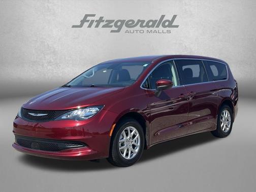 Velvet Red Pearlcoat 2023 Chrysler Voyager LX