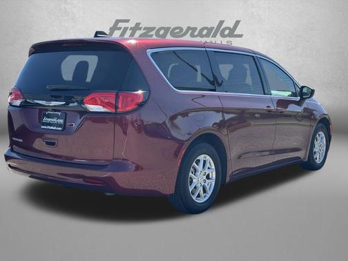 Velvet Red Pearlcoat 2023 Chrysler Voyager LX