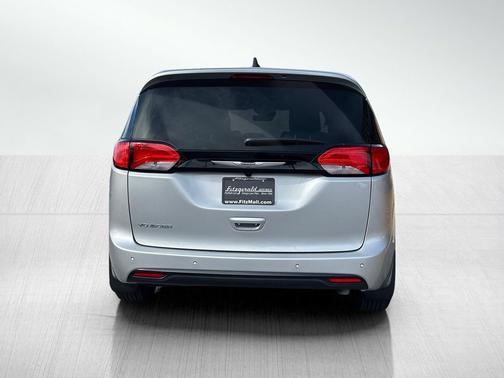 2026 Chrysler Voyager LX