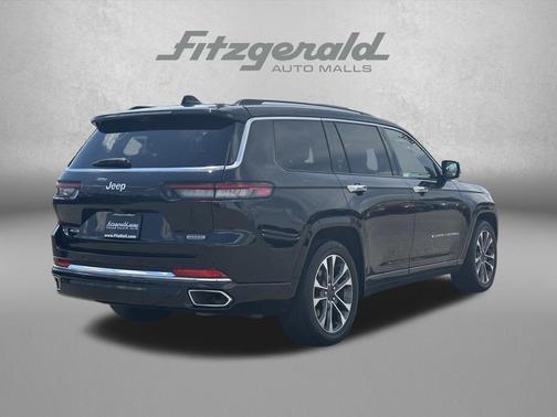 Diamond Black Crystal Pearlcoat 2023 Jeep Grand Cherokee L Overland