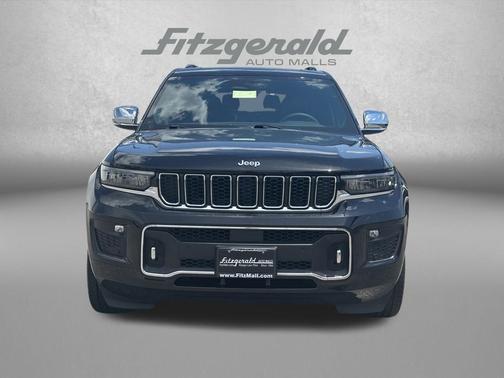 Diamond Black Crystal Pearlcoat 2023 Jeep Grand Cherokee L Overland