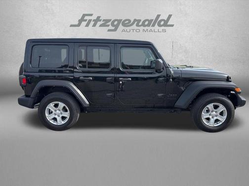 Black Clearcoat 2022 Jeep Wrangler Unlimited Sport