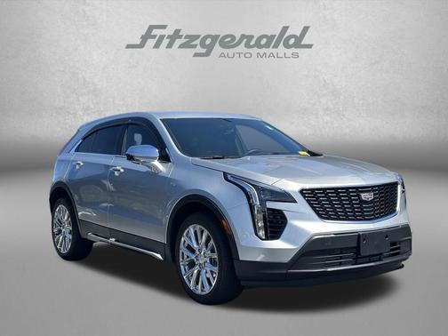 Radiant Silver Metallic 2022 Cadillac XT4 Luxury